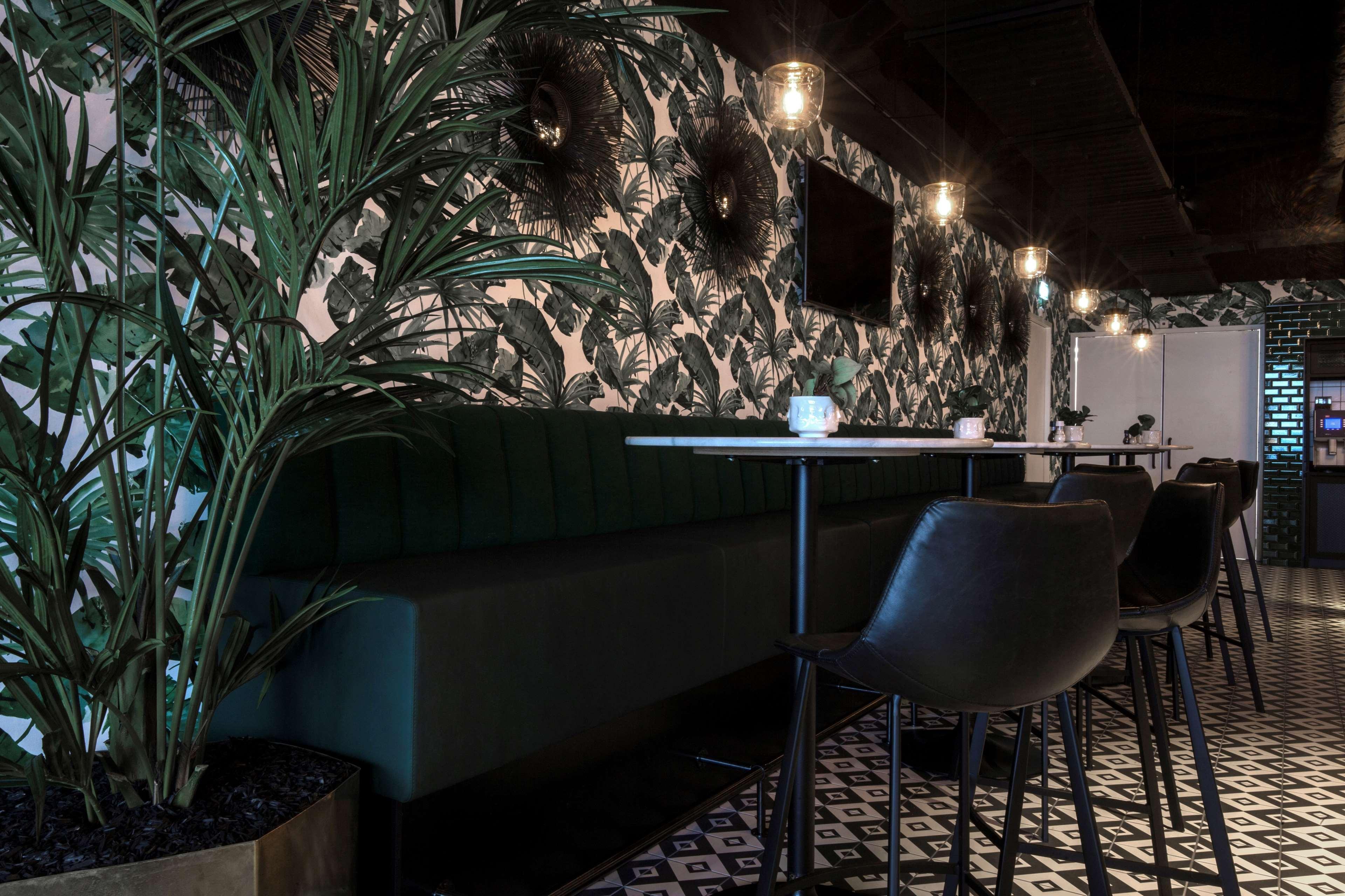 Hotel Ibis Styles Amsterdam Airport 3*